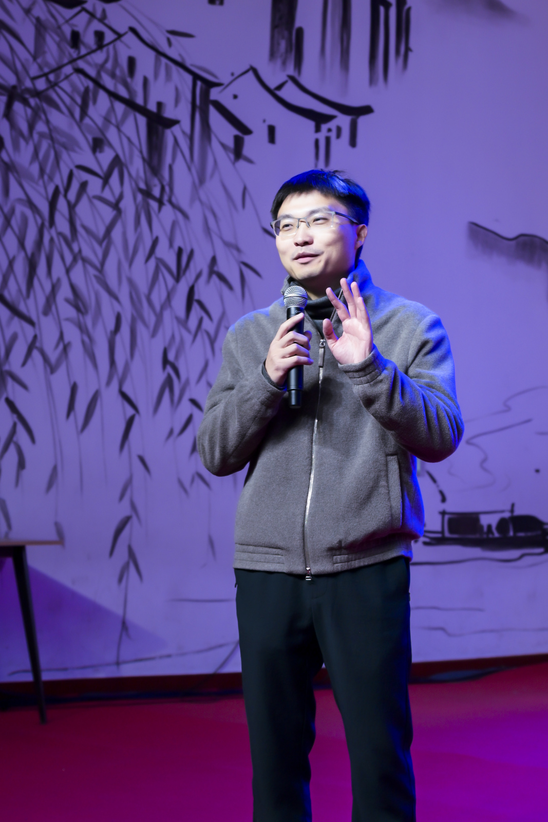 Tony - Glob-el CEO O CEO Tony falando sobre valores.