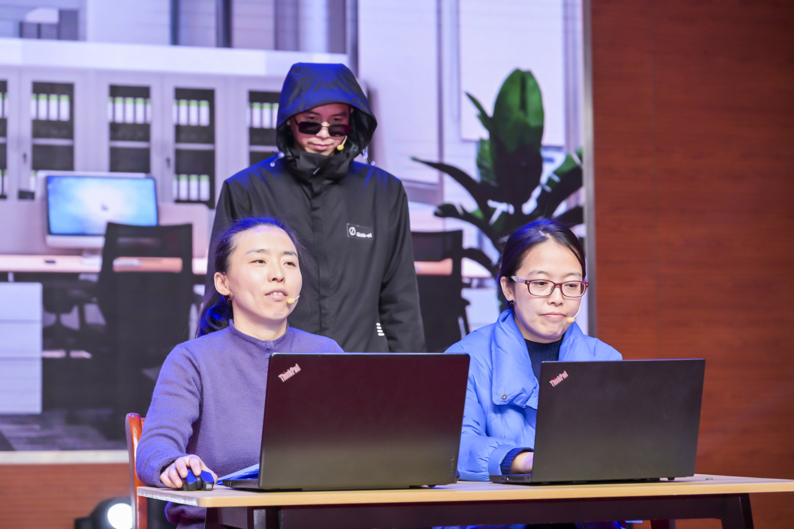 Skit Performance Esquete de comédia: Minha IA não é séria.