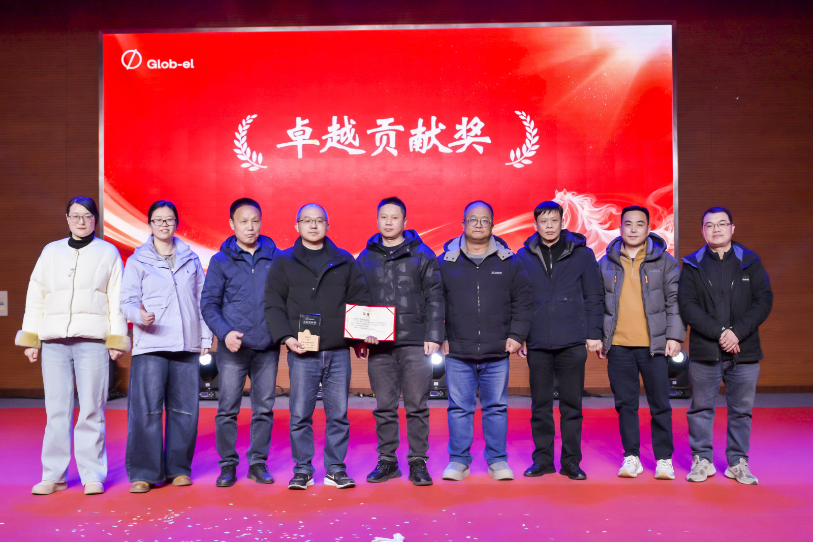 Outstanding Contribution Recebeu o Prêmio de Contribuição Excepcional.